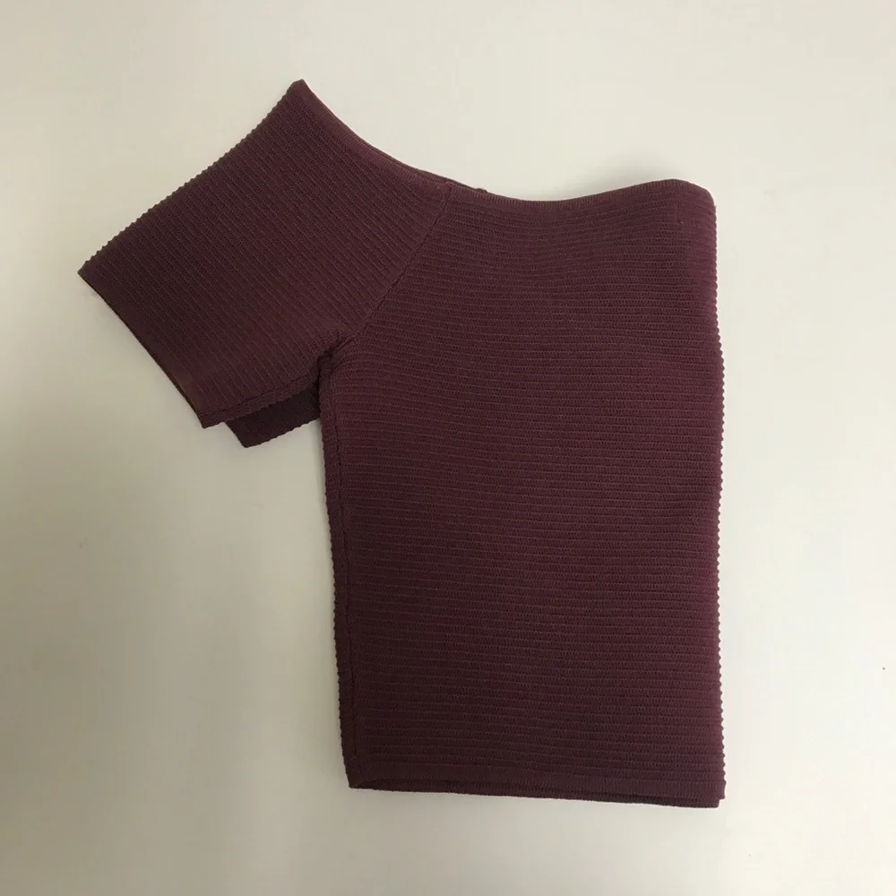 ❤️ NWT Kendall & Kylie off-the-shoulder top